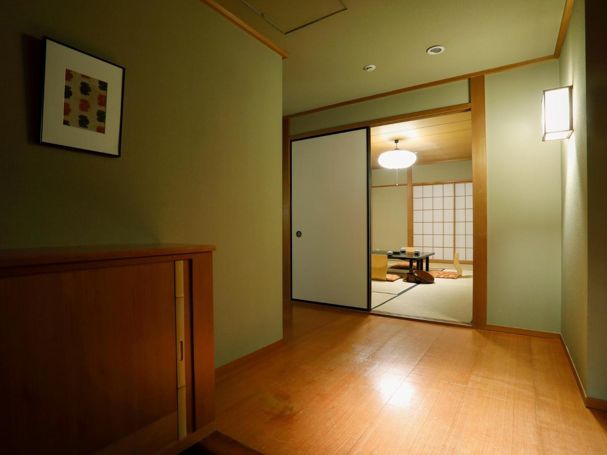 Premier Hotel -Tsubaki- Сапоро Стая снимка A sliding door in a Japanese house