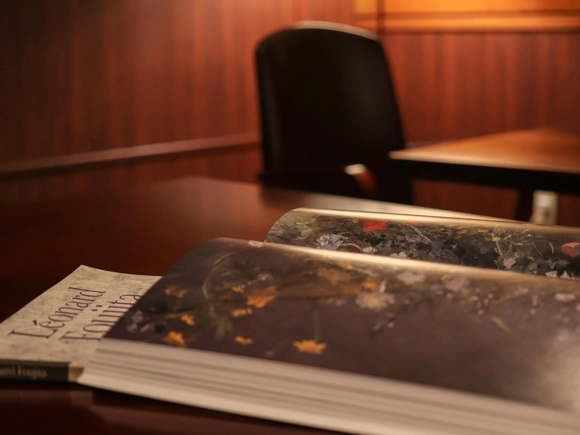 Premier Hotel -Tsubaki- Сапоро Екстериор снимка A book on a table