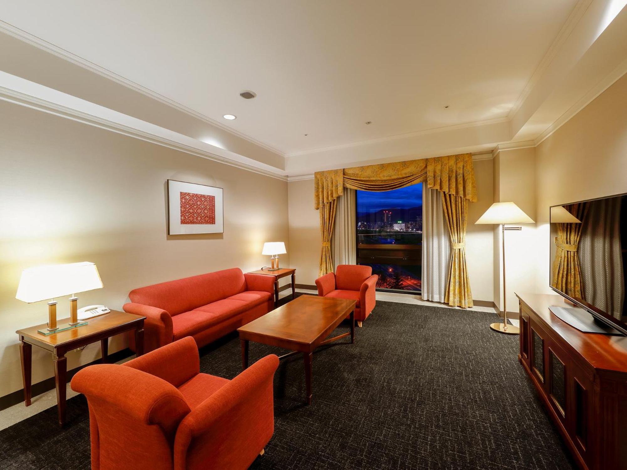 Premier Hotel -Tsubaki- Сапоро Екстериор снимка A suite at the hotel