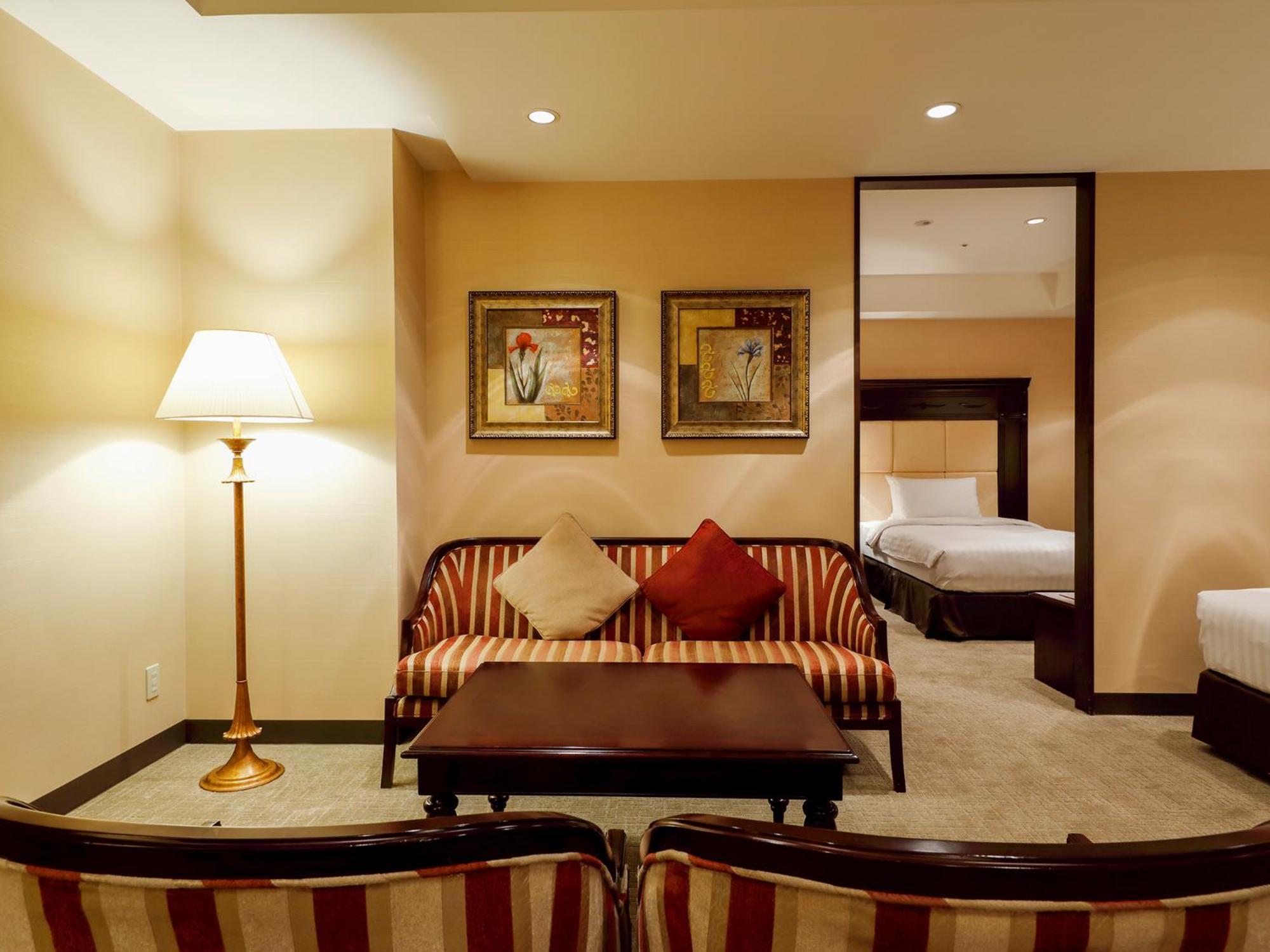 Premier Hotel -Tsubaki- Сапоро Екстериор снимка A suite at the hotel